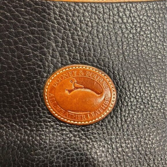 Vintage DOONEY & BOURKE bag. Unique closure. Brass hardware. True navy/brown. - Picture 4 of 10